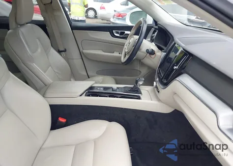 2018 Volvo Xc60 T6 Momentum из США, поврежденный, VIN LYVA22RK4JB087503